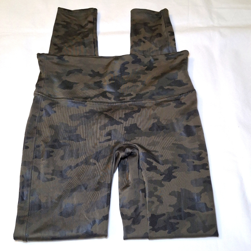 Spanx Legging Women Large Camo Stretch Mid Rise Essential Gym Core M